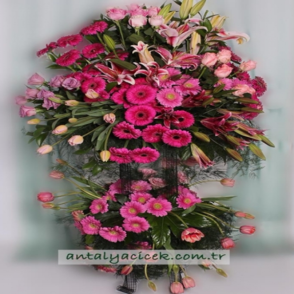  Antalya Çiçek Siparişi İhtişamlı Pembe Ferforje Aranjman